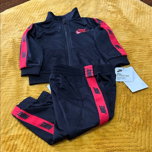 Nike baby Black and Red Jogger Set size(12m) - Picture 2 of 3